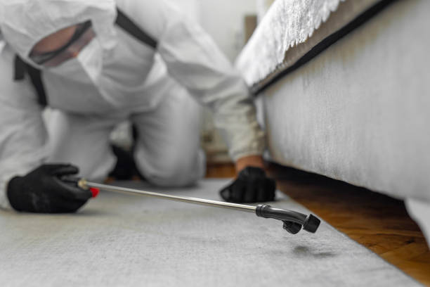 Professional Emergency Pest Control technician working in St. Francisville, LA